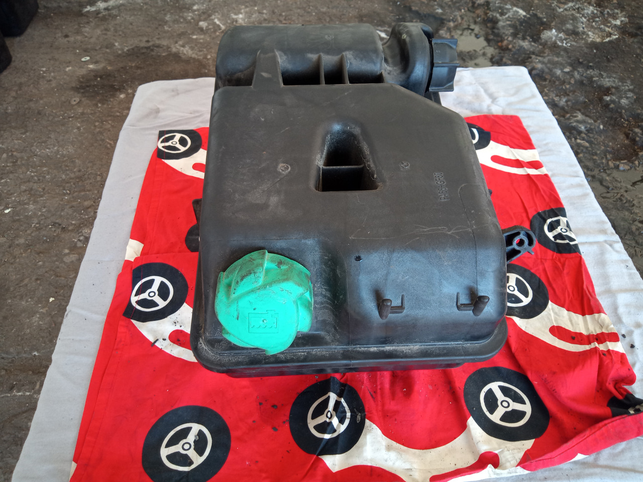 DAF XF106 - Depósito de expansión: foto 2 DAF XF106 - Depósito de expansión: foto 2