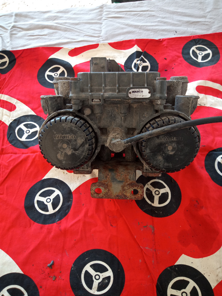 DAF XF106 - Válvula de freno: foto 2 DAF XF106 - Válvula de freno: foto 2