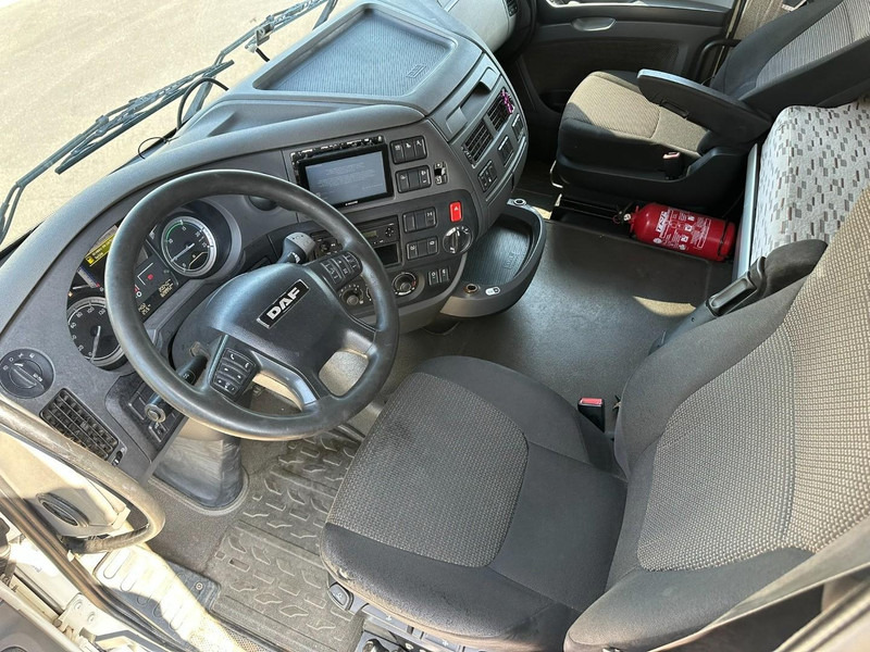 Cabeza tractora DAF XF 460 RETARDER + PTO HYDR - MX 13L - 460HP - SPACECAB - A/C - FRIGO - SPOILERS - EURO 6 - BE TRUCK: foto 8 Cabeza tractora DAF XF 460 RETARDER + PTO HYDR - MX 13L - 460HP - SPACECAB - A/C - FRIGO - SPOILERS - EURO 6 - BE TRUCK: foto 8