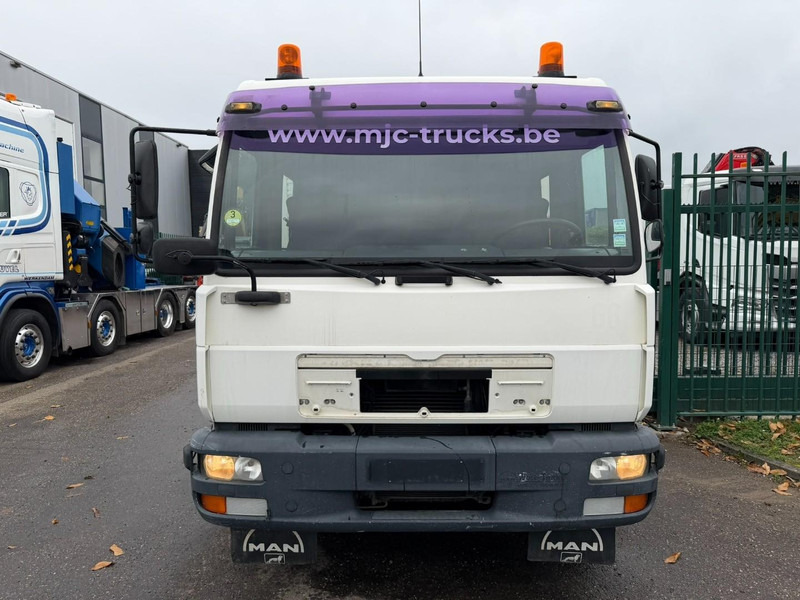 MAN LE 8.180 CLOSED BOX / KOFFER - DOKA - MANUAL GEARBOX - *248.000km* - STEEL SPRING / BLATT / LAMES - BE TRUCK - Camión caja cerrada: foto 2 MAN LE 8.180 CLOSED BOX / KOFFER - DOKA - MANUAL GEARBOX - *248.000km* - STEEL SPRING / BLATT / LAMES - BE TRUCK - Camión caja cerrada: foto 2