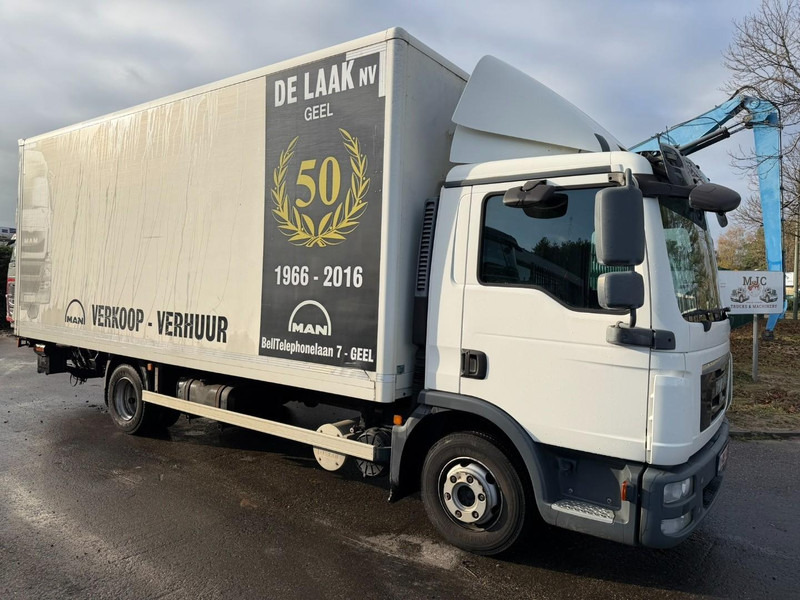 MAN TGL 8.180 4x2 BL COSED BOX / BAKWAGEN / CAISSE FERMEE - *184.000km* - 3 SEATER - EURO 5 - AIR SUSPENSION - BOX 6m00 x 2m49 x 2m38 - BE TRUCK - Camión caja cerrada: foto 1 MAN TGL 8.180 4x2 BL COSED BOX / BAKWAGEN / CAISSE FERMEE - *184.000km* - 3 SEATER - EURO 5 - AIR SUSPENSION - BOX 6m00 x 2m49 x 2m38 - BE TRUCK - Camión caja cerrada: foto 1