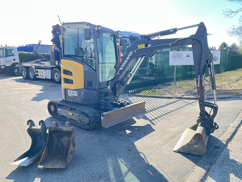 Volvo ECR25D 3 BAKKEN - 635 UREN - SLOOP + SORTEERFUNCTIE - EXTRA HYDR. LEIDINGEN - Miniexcavadora: foto 3 Volvo ECR25D 3 BAKKEN - 635 UREN - SLOOP + SORTEERFUNCTIE - EXTRA HYDR. LEIDINGEN - Miniexcavadora: foto 3