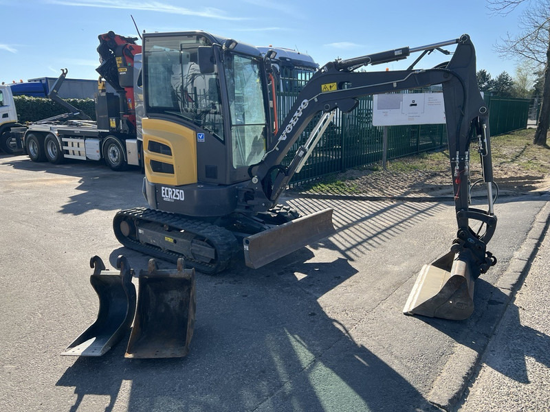 Volvo ECR25D 3 BAKKEN - 635 UREN - SLOOP + SORTEERFUNCTIE - EXTRA HYDR. LEIDINGEN - Miniexcavadora: foto 1 Volvo ECR25D 3 BAKKEN - 635 UREN - SLOOP + SORTEERFUNCTIE - EXTRA HYDR. LEIDINGEN - Miniexcavadora: foto 1