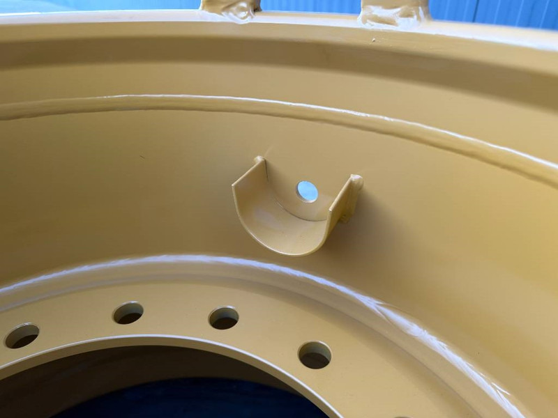 Cat 17.00-25/1.7 RIM for 20.5 x 25 - CAT 938M - Neumáticos y llantas para Maquinaria de construcción: foto 4 Cat 17.00-25/1.7 RIM for 20.5 x 25 - CAT 938M - Neumáticos y llantas para Maquinaria de construcción: foto 4