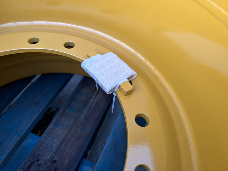 Cat 17.00-25/1.7 RIM for 20.5 x 25 - CAT 938M - Neumáticos y llantas para Maquinaria de construcción: foto 3 Cat 17.00-25/1.7 RIM for 20.5 x 25 - CAT 938M - Neumáticos y llantas para Maquinaria de construcción: foto 3