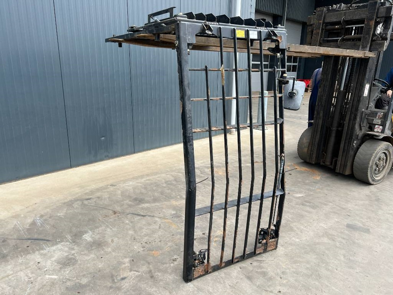 Cat 313E / M315F / 320F / 323E / 325F / 329E / 330F / - Cabina e interior para Maquinaria de construcción: foto 2 Cat 313E / M315F / 320F / 323E / 325F / 329E / 330F / - Cabina e interior para Maquinaria de construcción: foto 2