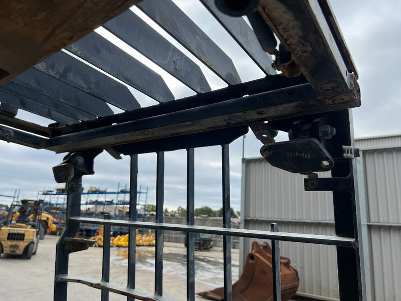 Cat 313E / M315F / 320F / 323E / 325F / 329E / 330F / - Cabina e interior para Maquinaria de construcción: foto 4 Cat 313E / M315F / 320F / 323E / 325F / 329E / 330F / - Cabina e interior para Maquinaria de construcción: foto 4