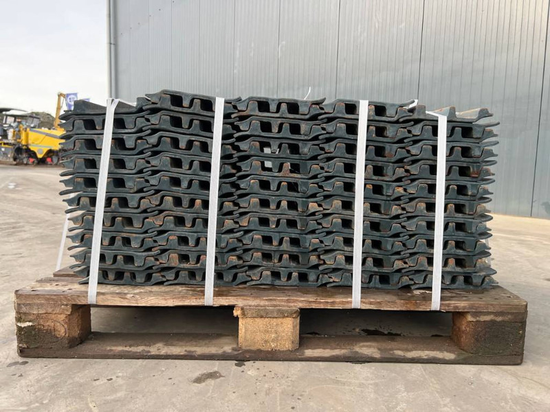 Hyundai R210 / R215 / R220 Shoes - Bastidor/ Chasis para Maquinaria de construcción: foto 4 Hyundai R210 / R215 / R220 Shoes - Bastidor/ Chasis para Maquinaria de construcción: foto 4