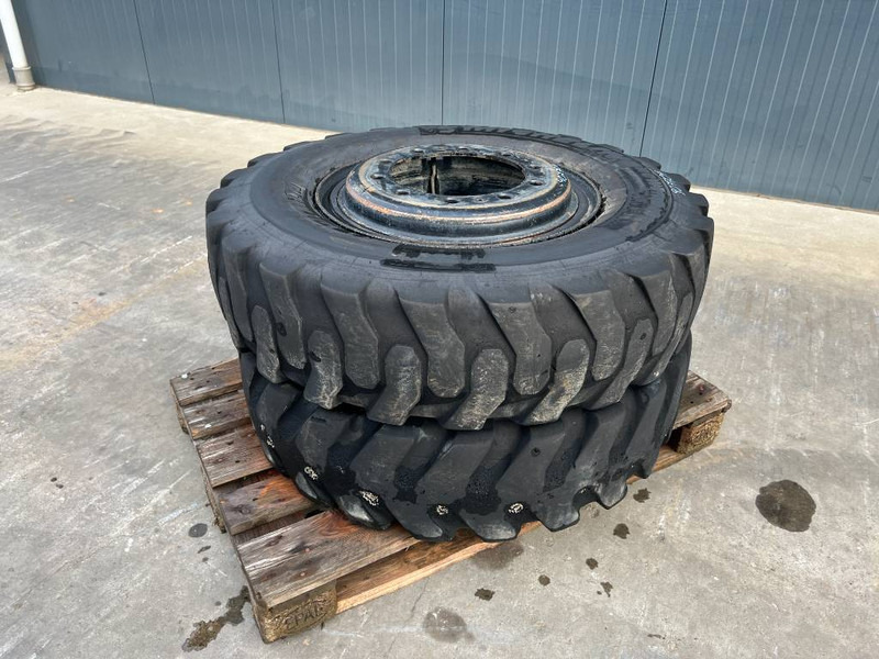 Michelin 1000 x 20 banden / 10.00 x 20: 1x2 Reifen - Neumáticos y llantas para Maquinaria de construcción: foto 1 Michelin 1000 x 20 banden / 10.00 x 20: 1x2 Reifen - Neumáticos y llantas para Maquinaria de construcción: foto 1