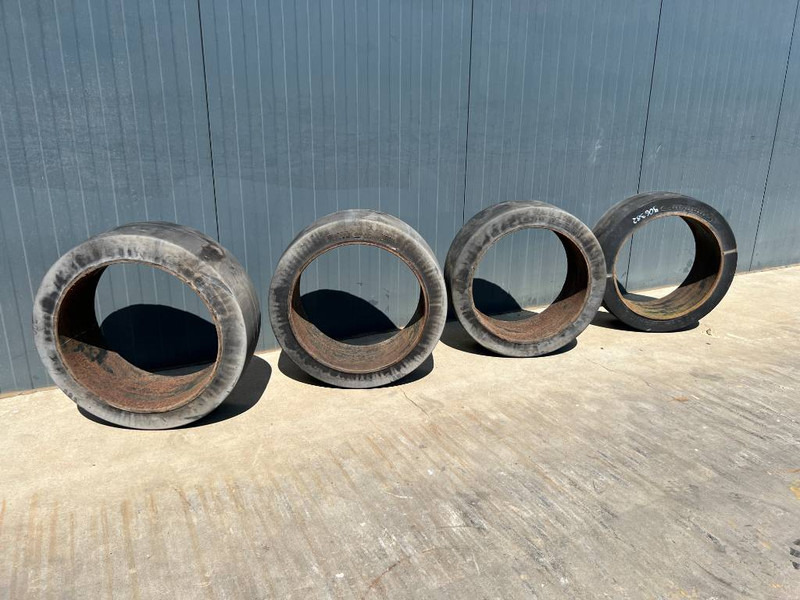 Neumáticos y llantas para Maquinaria de construcción Solideal 660/250 x 480 Solid Tyres: foto 1