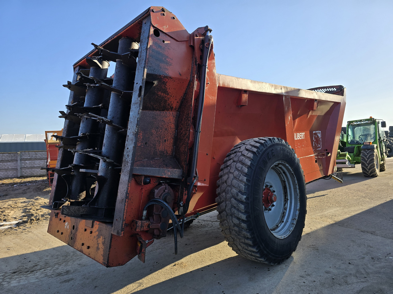 - Esparcidor de estiércol: foto 5 - Esparcidor de estiércol: foto 5