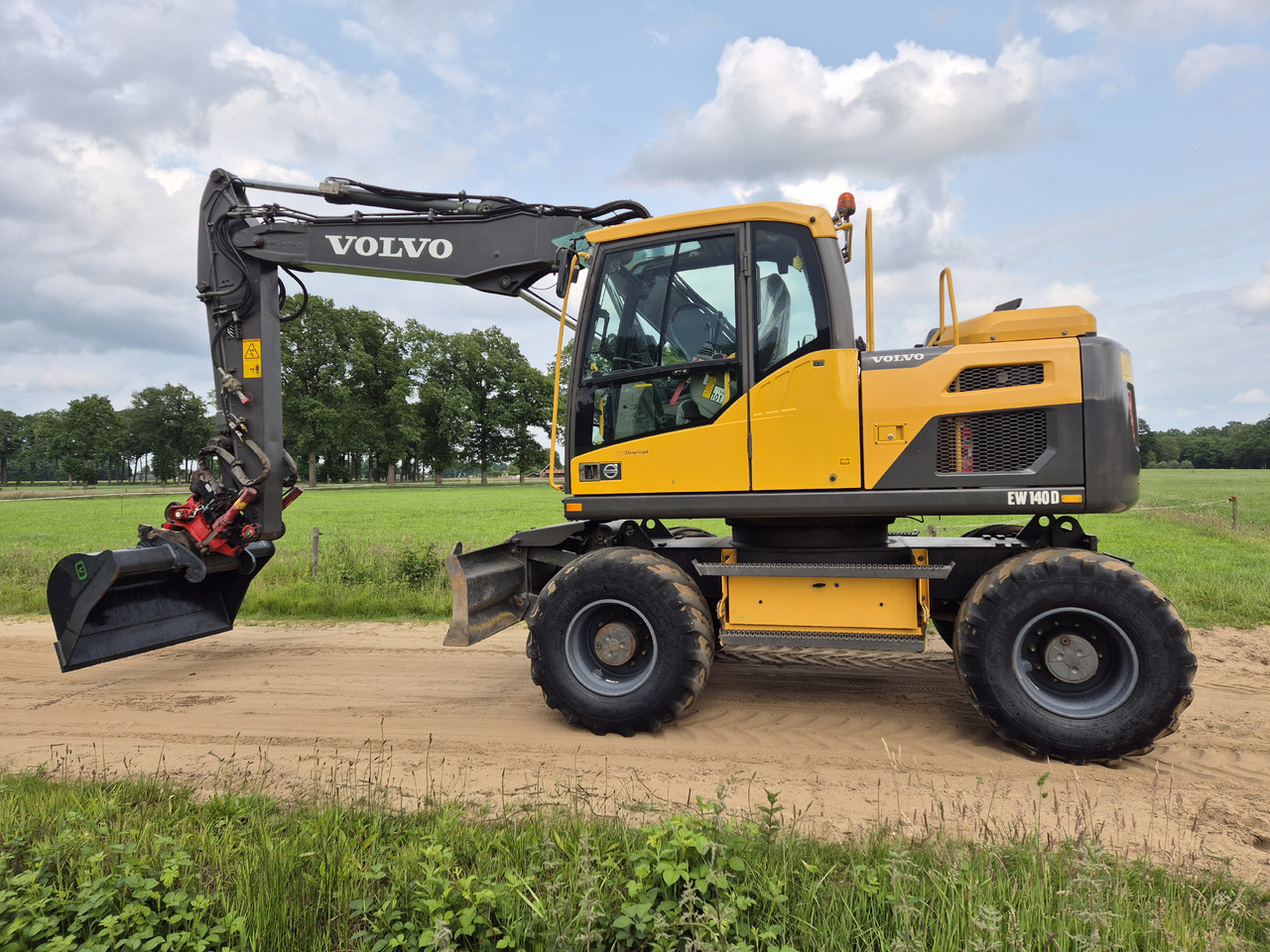 VOLVO EW 140 D - Excavadora de ruedas: foto 1 VOLVO EW 140 D - Excavadora de ruedas: foto 1