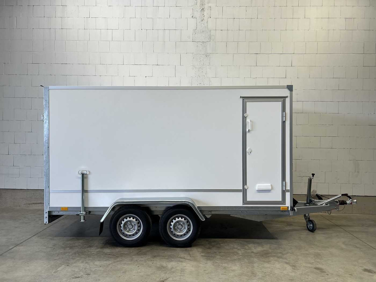 BLYSS F2736HTD Rampe Seitentür Kofferanhänger - Remolque caja cerrada: foto 2 BLYSS F2736HTD Rampe Seitentür Kofferanhänger - Remolque caja cerrada: foto 2