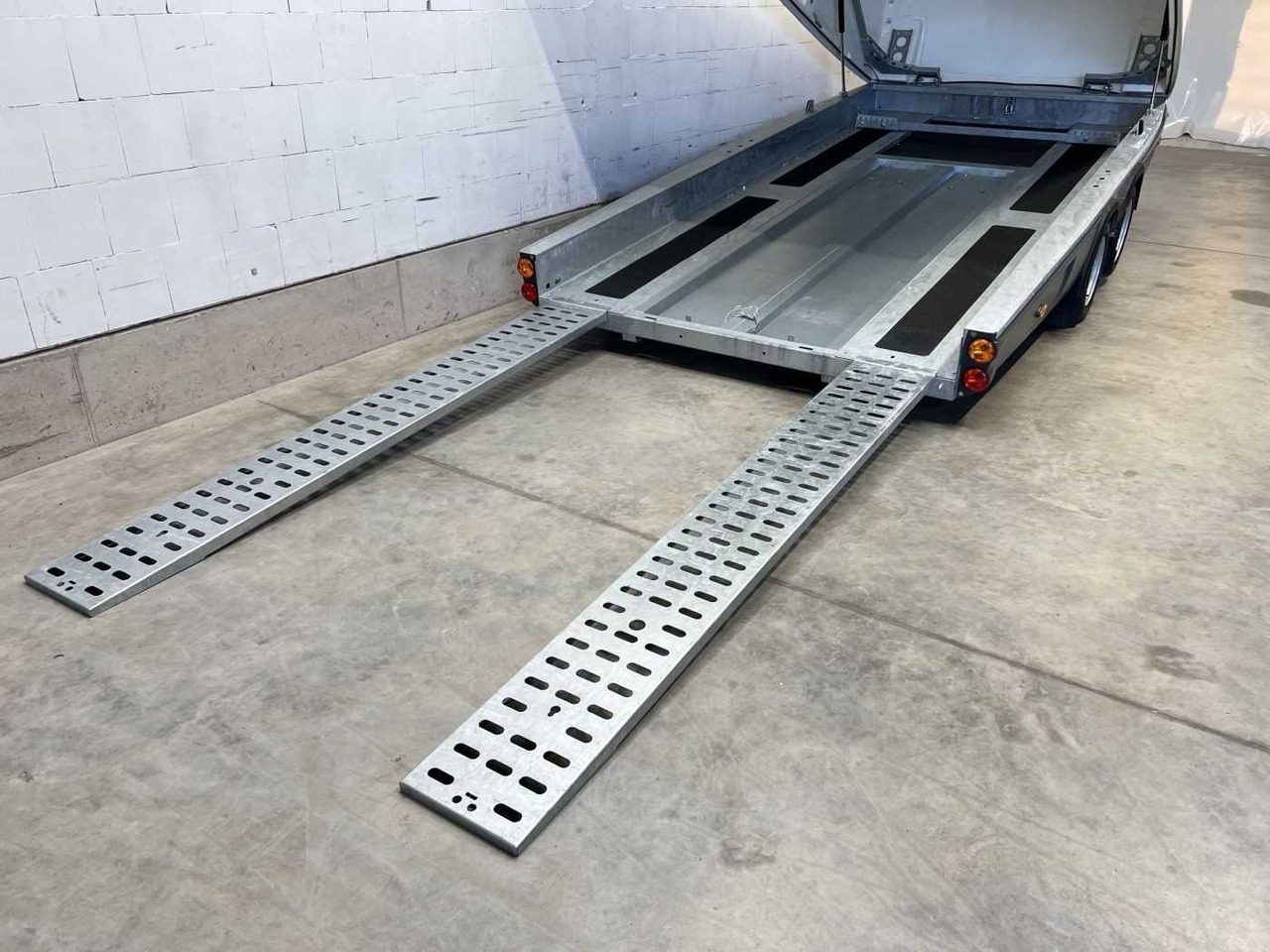 BRIAN_JAMES Race Shuttle 2 Autotransporter geschlossen - Remolque portavehículos: foto 4 BRIAN_JAMES Race Shuttle 2 Autotransporter geschlossen - Remolque portavehículos: foto 4