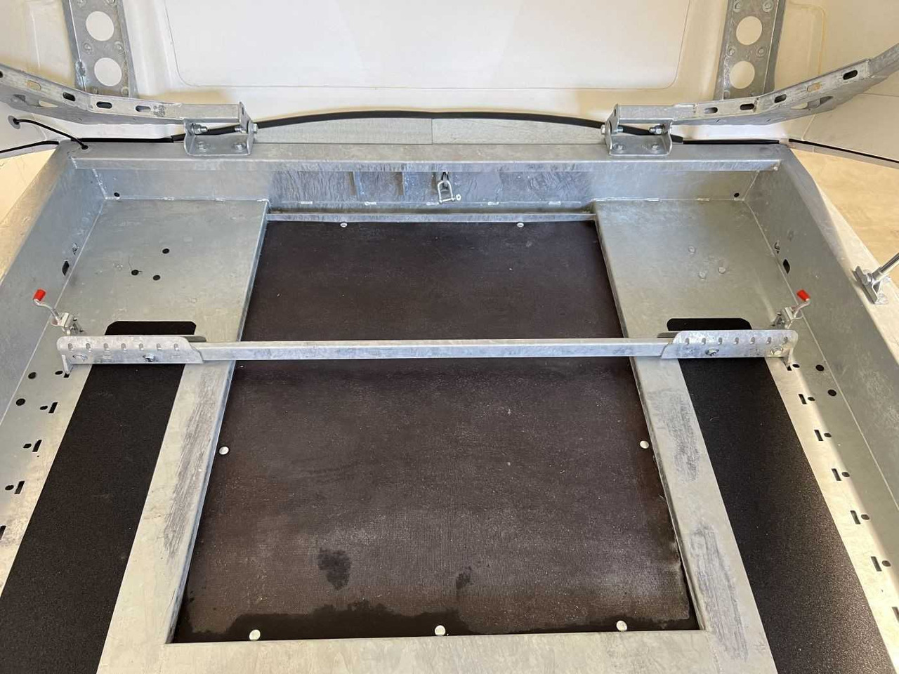 BRIAN_JAMES Race Shuttle 2 Autotransporter geschlossen - Remolque portavehículos: foto 5 BRIAN_JAMES Race Shuttle 2 Autotransporter geschlossen - Remolque portavehículos: foto 5