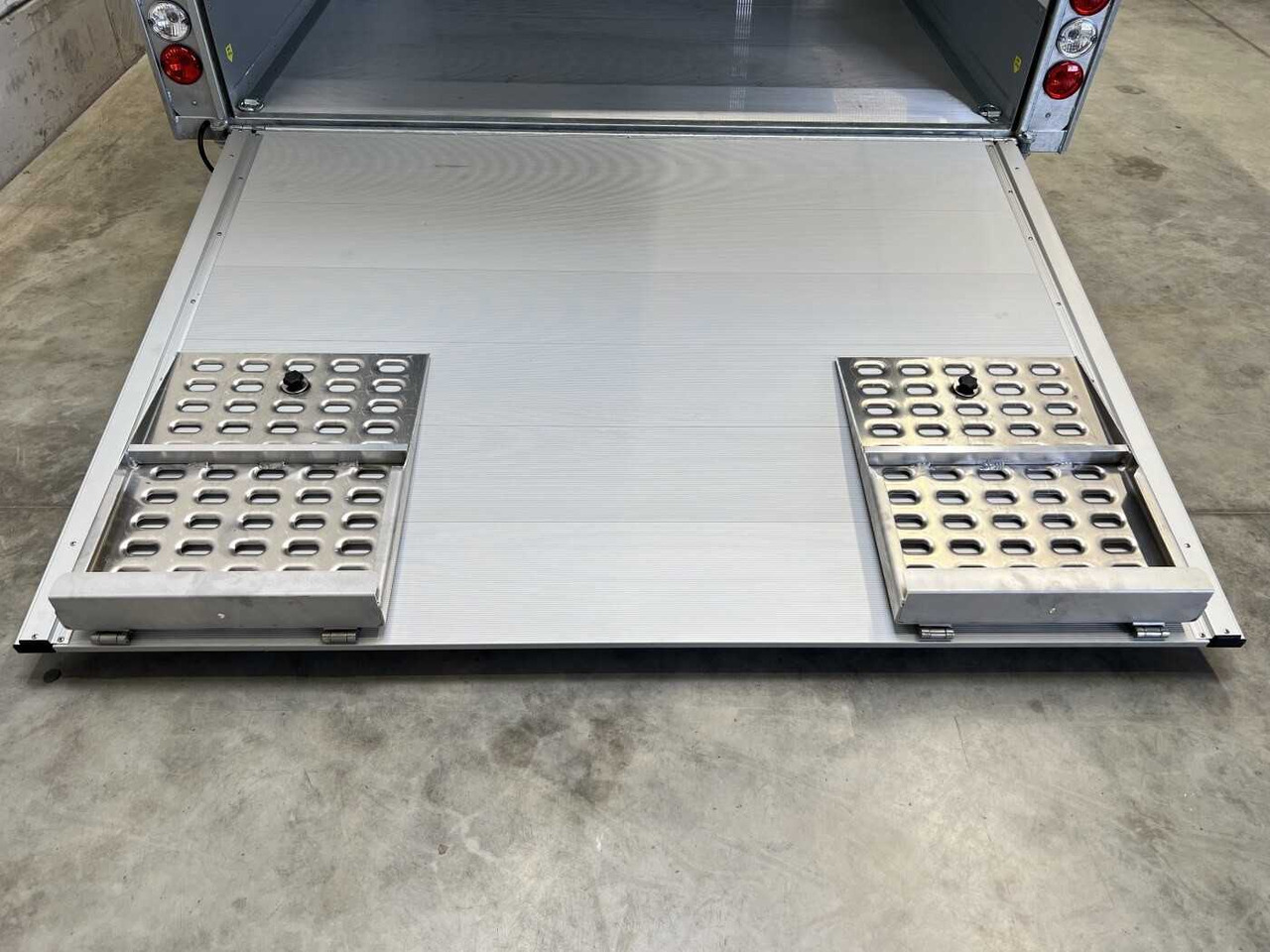 CHEVAL LIBERTE DEBON C1000 Roadster Autotransporter geschlossen - Remolque portavehículos: foto 5 CHEVAL LIBERTE DEBON C1000 Roadster Autotransporter geschlossen - Remolque portavehículos: foto 5