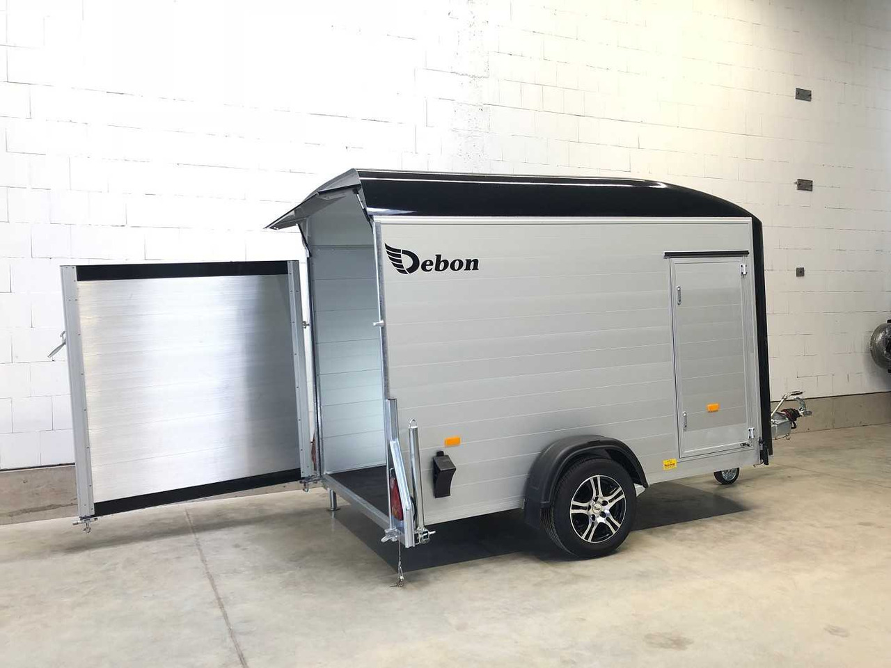 CHEVAL LIBERTE DEBON C300 Roadster Alufelge Kofferanhänger - Remolque para moto: foto 4 CHEVAL LIBERTE DEBON C300 Roadster Alufelge Kofferanhänger - Remolque para moto: foto 4