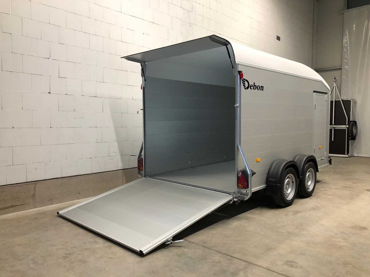 CHEVAL LIBERTE DEBON C700 Roadster Kofferanhänger - Remolque caja cerrada: foto 5 CHEVAL LIBERTE DEBON C700 Roadster Kofferanhänger - Remolque caja cerrada: foto 5