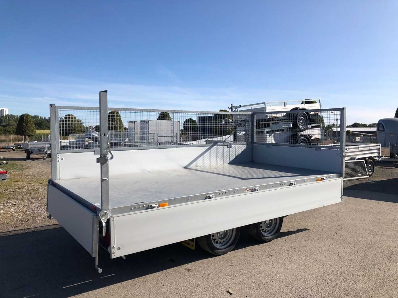HUMBAUR HTK 3500.37 Gitter Dreiseitenkipper - Remolque volquete: foto 4 HUMBAUR HTK 3500.37 Gitter Dreiseitenkipper - Remolque volquete: foto 4