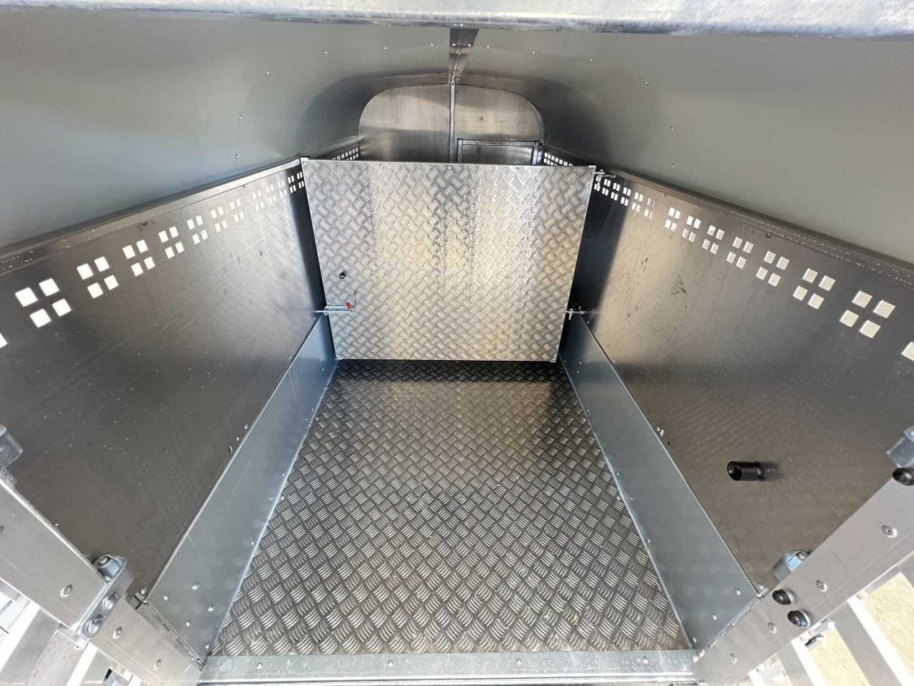 Remolque transporte de ganado nuevo NUGENT GA2512-1 Viehanhänger: foto 8