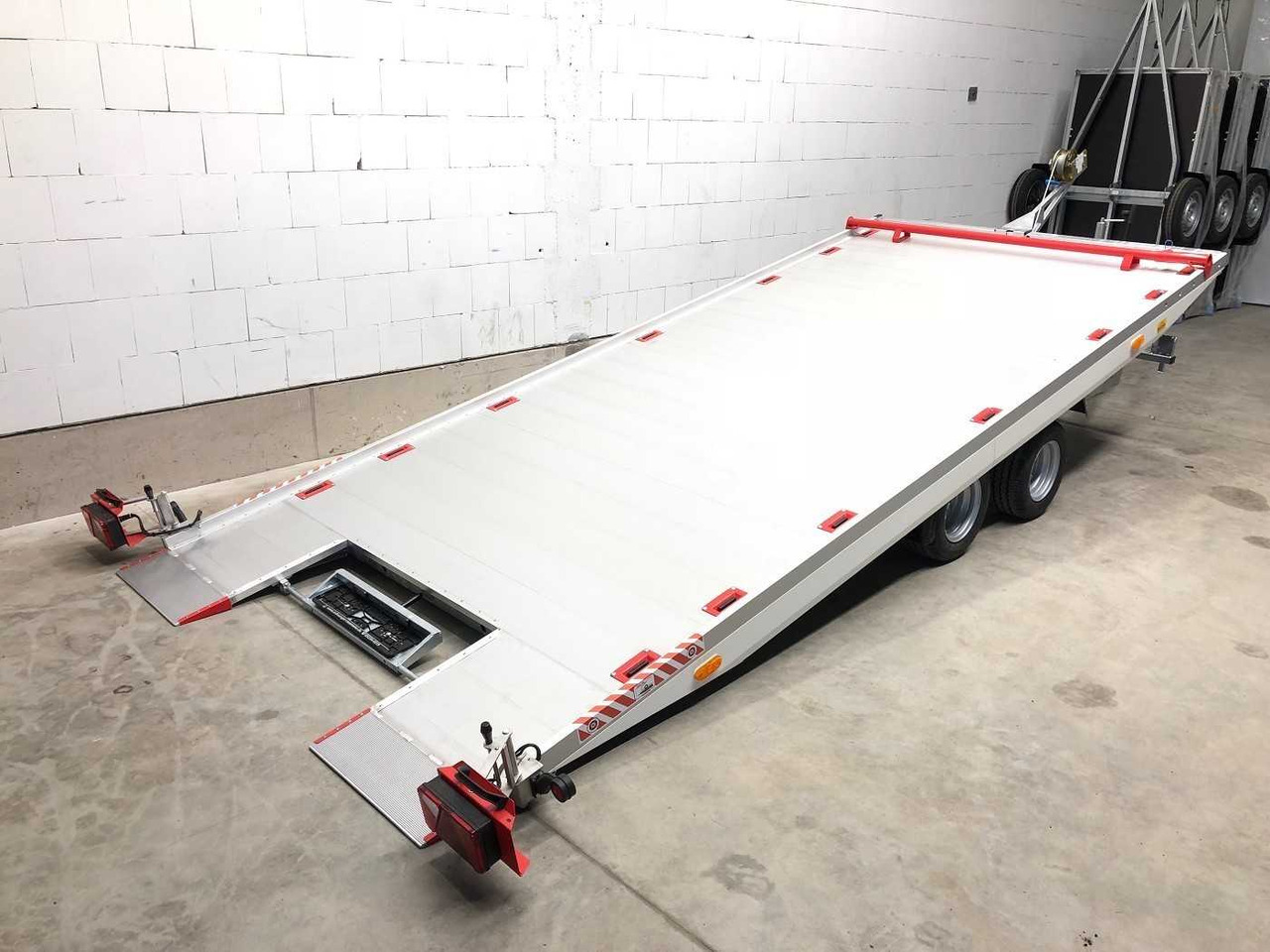 VEZEKO Imola 27.43 Autotransporter - Remolque portavehículos: foto 1 VEZEKO Imola 27.43 Autotransporter - Remolque portavehículos: foto 1