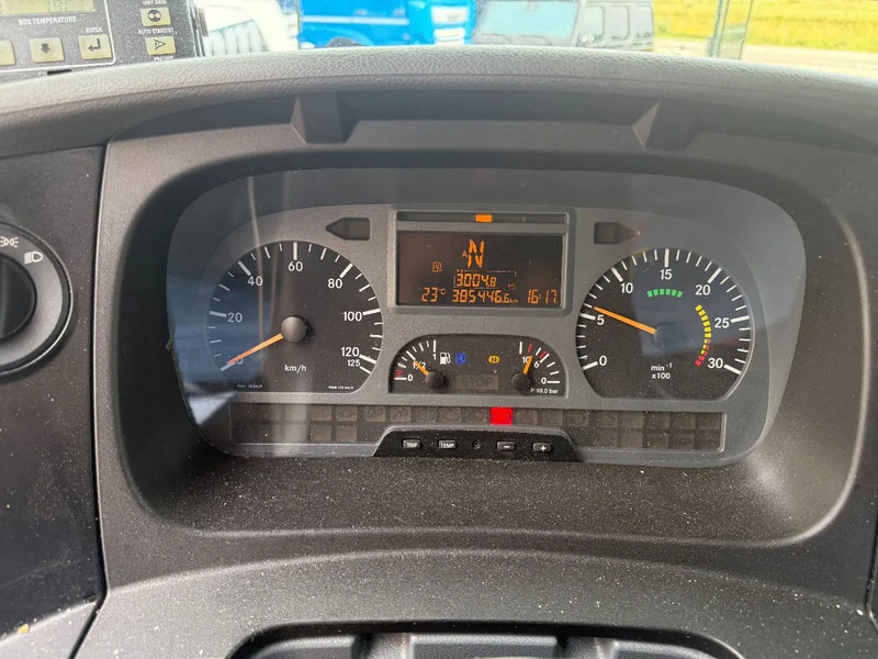 Mercedes-Benz Atego 1024 ATEGO 1024L Kuhlkoffer Carrier Anhangerkupplung TUV bis 10-2025 - Camión frigorífico: foto 4 Mercedes-Benz Atego 1024 ATEGO 1024L Kuhlkoffer Carrier Anhangerkupplung TUV bis 10-2025 - Camión frigorífico: foto 4