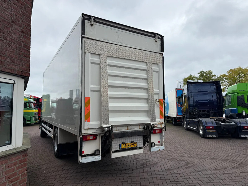 Volvo FM 260 FM9-260 4X2 / Schaltgetriebe / Koffer mit Ladebordwand / Schaltgetriebe / Euro3 - Camión caja cerrada: foto 3 Volvo FM 260 FM9-260 4X2 / Schaltgetriebe / Koffer mit Ladebordwand / Schaltgetriebe / Euro3 - Camión caja cerrada: foto 3