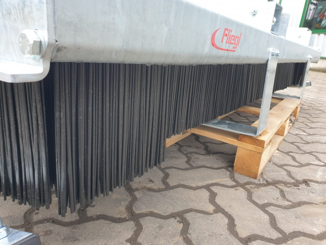 Fliegl Kehrbesen Löwe 1,50m* - Segadora: foto 5 Fliegl Kehrbesen Löwe 1,50m* - Segadora: foto 5