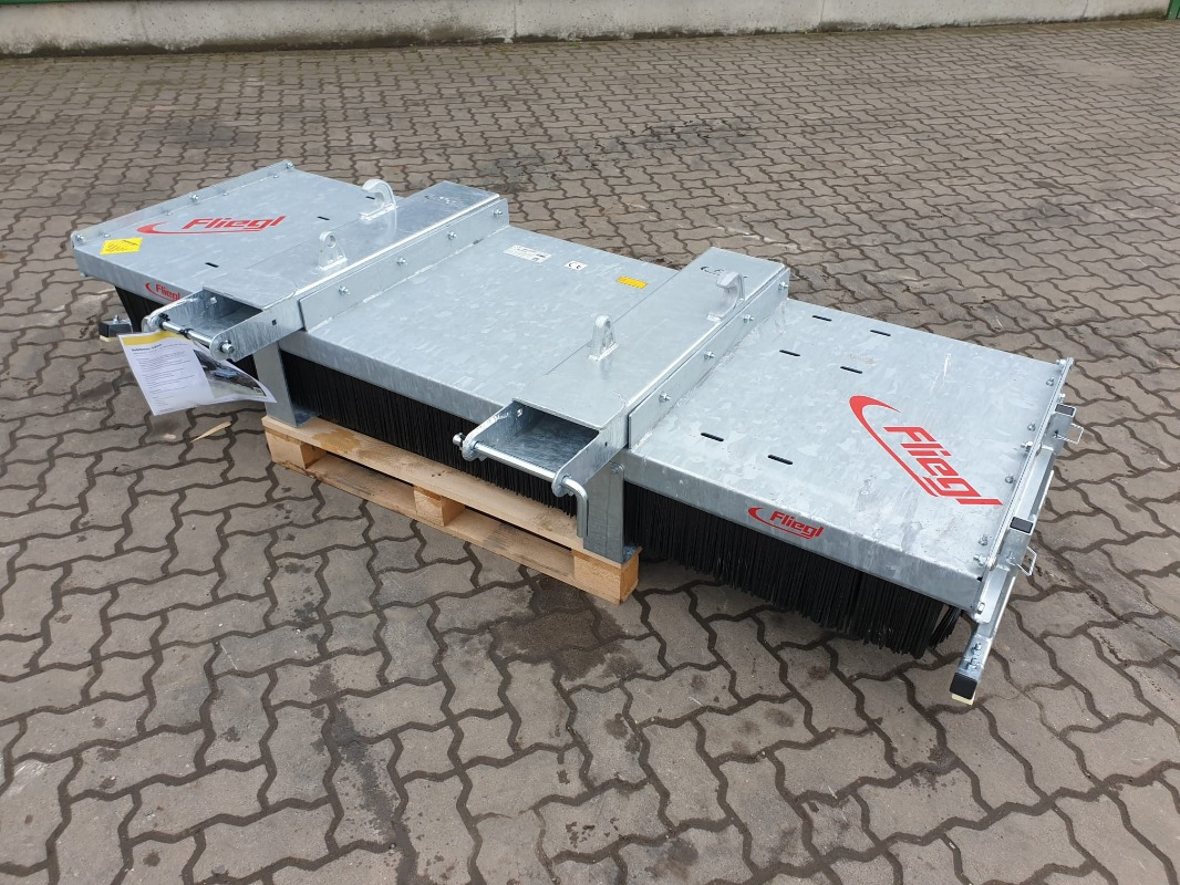 Fliegl Kehrbesen Löwe 1,50m* - Segadora: foto 1 Fliegl Kehrbesen Löwe 1,50m* - Segadora: foto 1