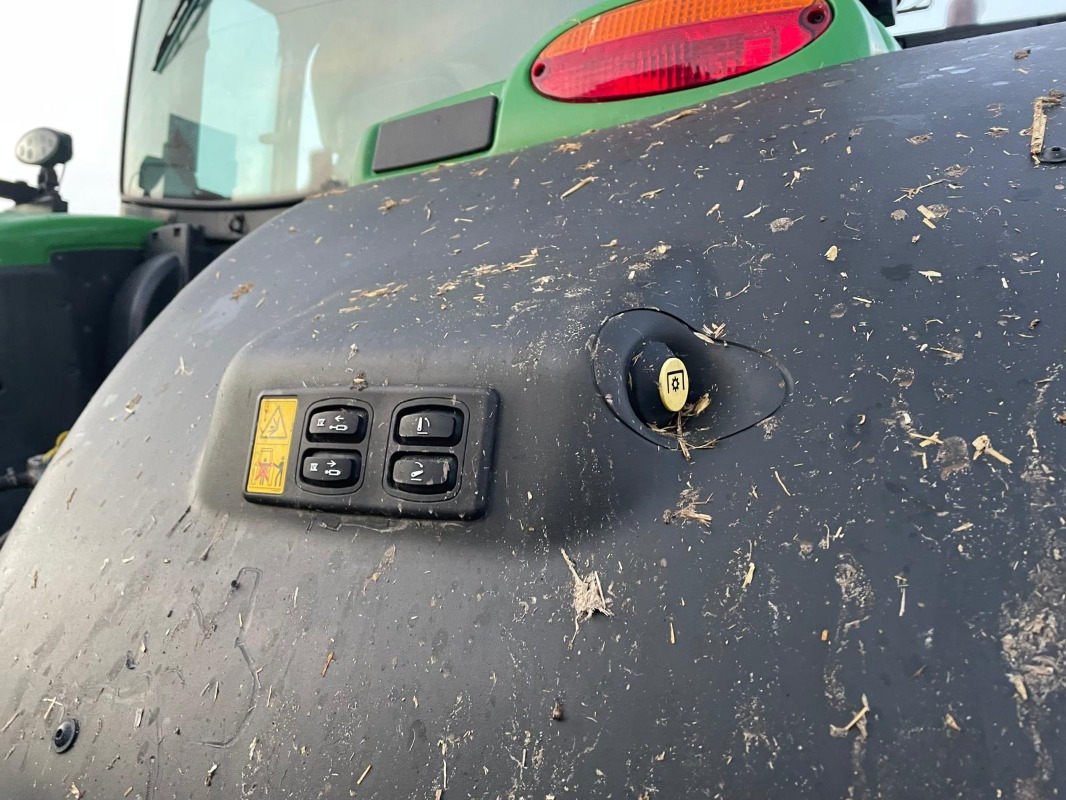 John Deere 6R 175 - Tractor: foto 3 John Deere 6R 175 - Tractor: foto 3