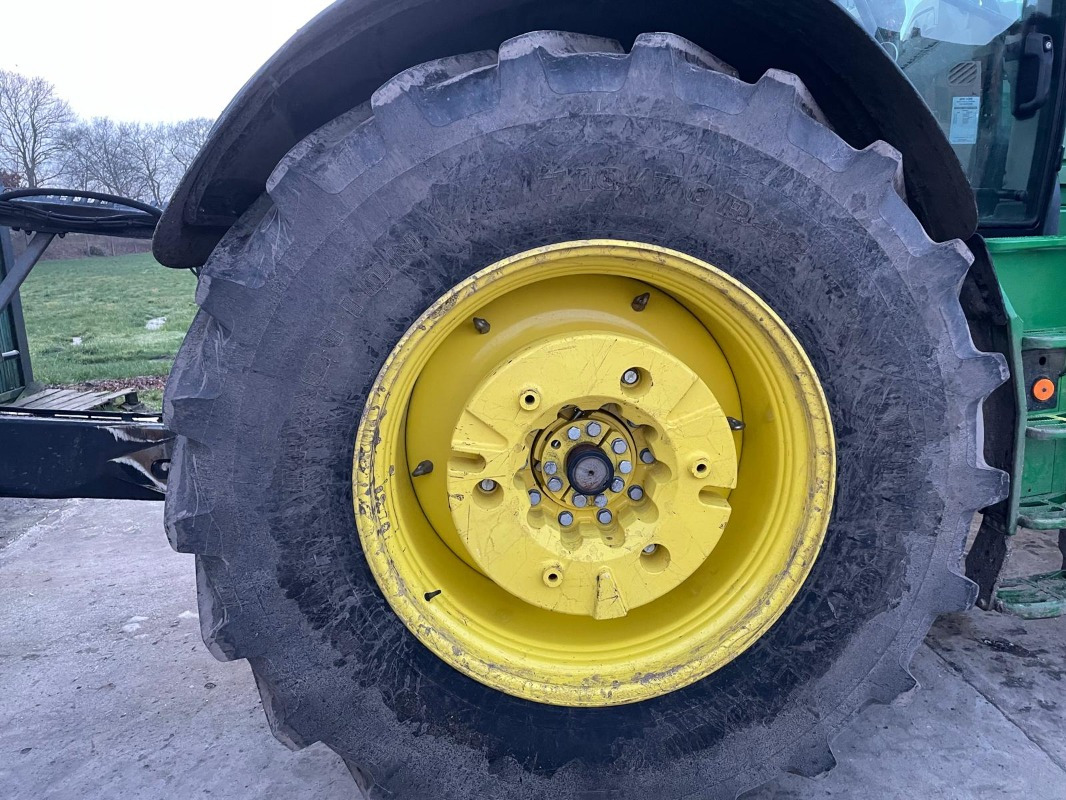 John Deere 6R 175 - Tractor: foto 4 John Deere 6R 175 - Tractor: foto 4