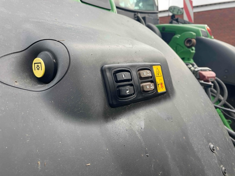 John Deere 6R 250 - Tractor: foto 2 John Deere 6R 250 - Tractor: foto 2