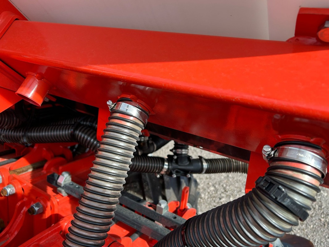 Kuhn Maxima 3 RT E *DEMO* - Maquinaria de siembra: foto 4 Kuhn Maxima 3 RT E *DEMO* - Maquinaria de siembra: foto 4