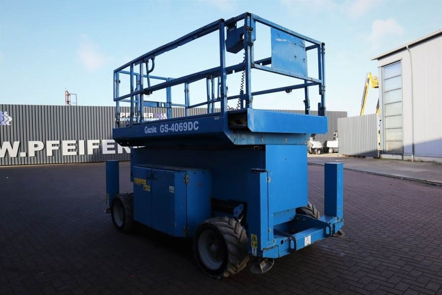 Plataforma de tijeras Genie GS4069 Electric, 14m Working Height, 363kg Capacit: foto 8