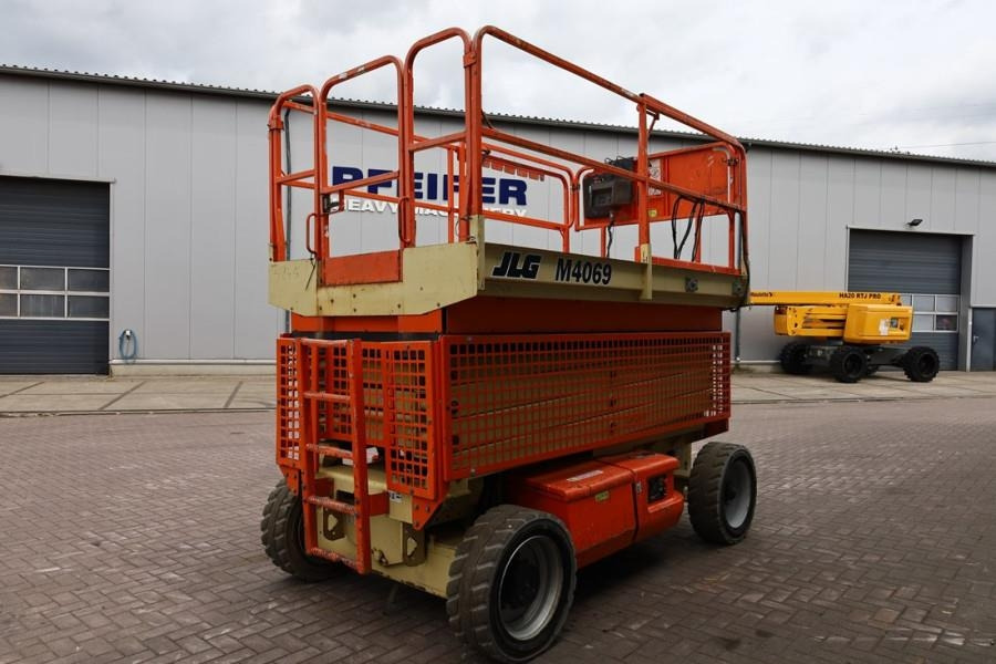 JLG M4069 Hybrid, 14.2m Working Height, 360kg Capacity - Plataforma de tijeras: foto 2 JLG M4069 Hybrid, 14.2m Working Height, 360kg Capacity - Plataforma de tijeras: foto 2