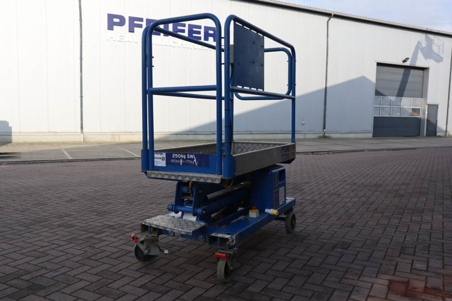 JLG Power Tower Electric, 5.10m Working Height, 250kg - Plataforma articulada: foto 2 JLG Power Tower Electric, 5.10m Working Height, 250kg - Plataforma articulada: foto 2