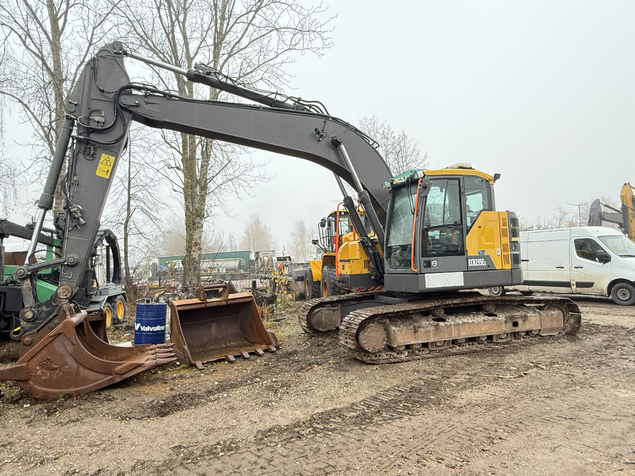 VOLVO 235 - Excavadora de cadenas: foto 1 VOLVO 235 - Excavadora de cadenas: foto 1