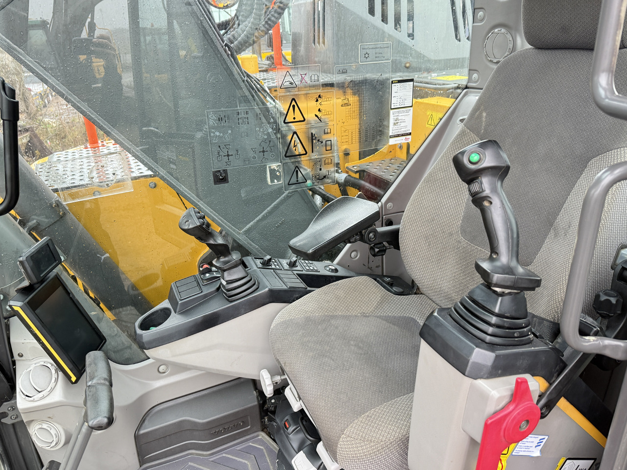 VOLVO 235 - Excavadora de cadenas: foto 4 VOLVO 235 - Excavadora de cadenas: foto 4