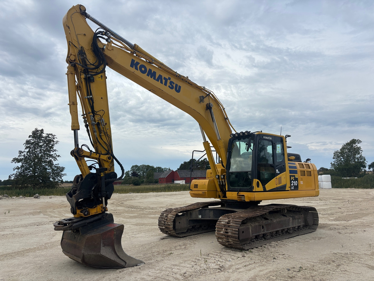 Komatsu PC210LC-11 - Excavadora: foto 1 Komatsu PC210LC-11 - Excavadora: foto 1