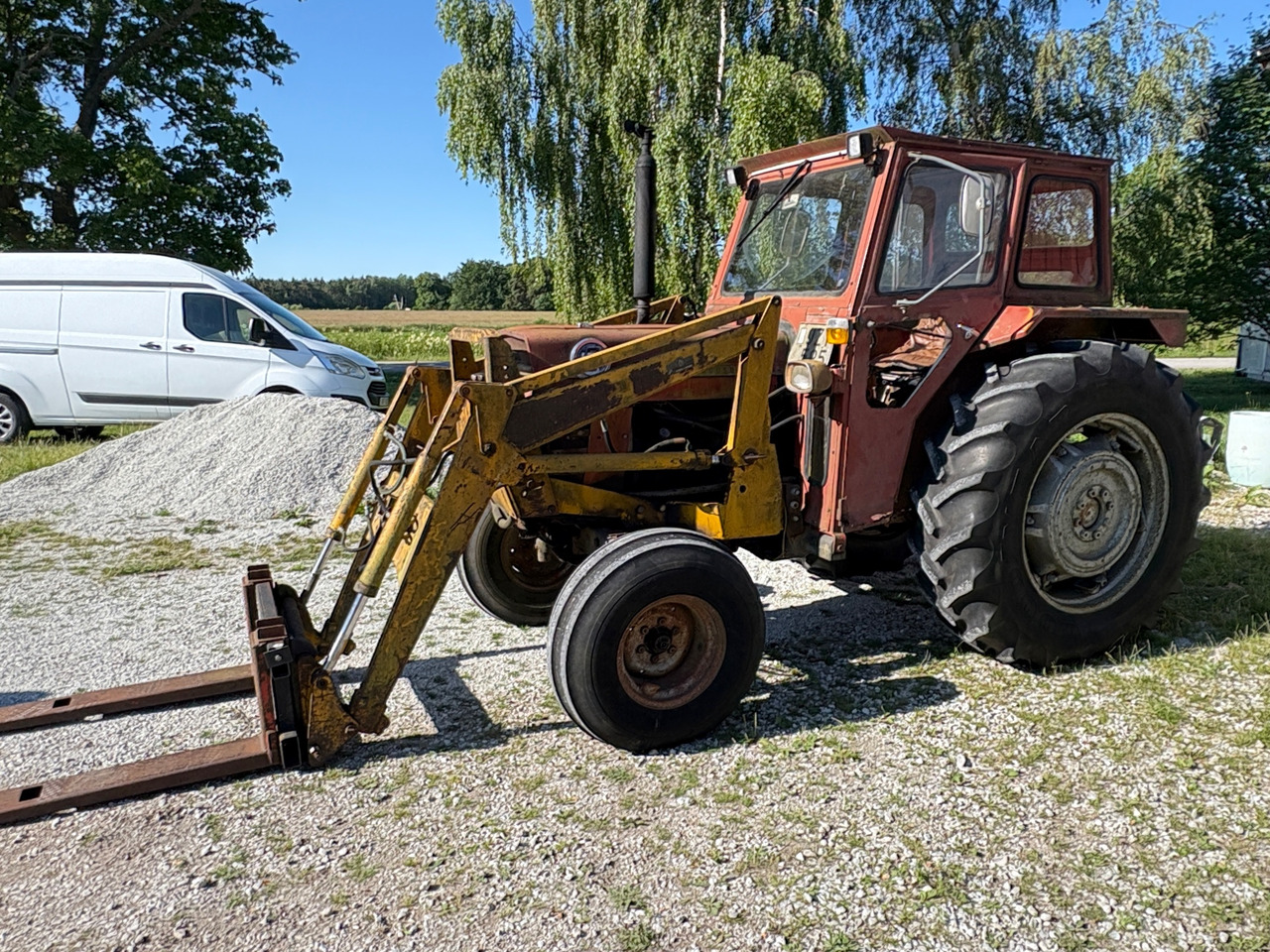 Massey Ferguson 185S - Tractor: foto 1 Massey Ferguson 185S - Tractor: foto 1