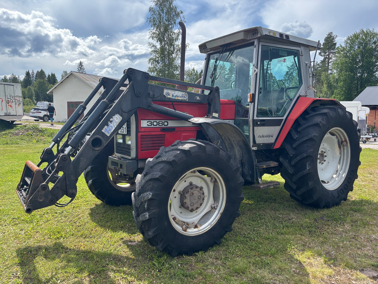 Massey Ferguson 3080 - Tractor: foto 1 Massey Ferguson 3080 - Tractor: foto 1