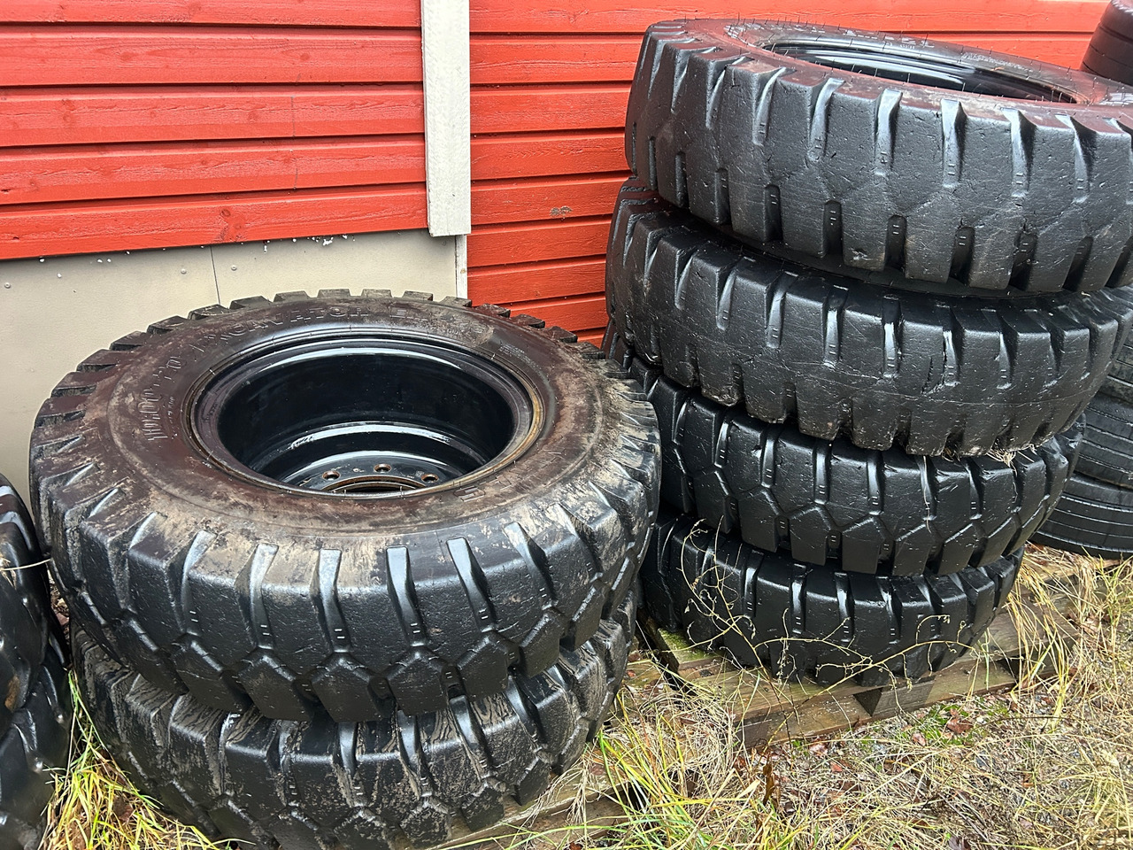 Mitas Excavator EM-23 - Neumático para Maquinaria de construcción: foto 1 Mitas Excavator EM-23 - Neumático para Maquinaria de construcción: foto 1