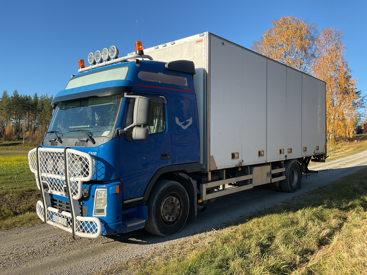 Volvo FM9 - Camión caja cerrada: foto 1 Volvo FM9 - Camión caja cerrada: foto 1