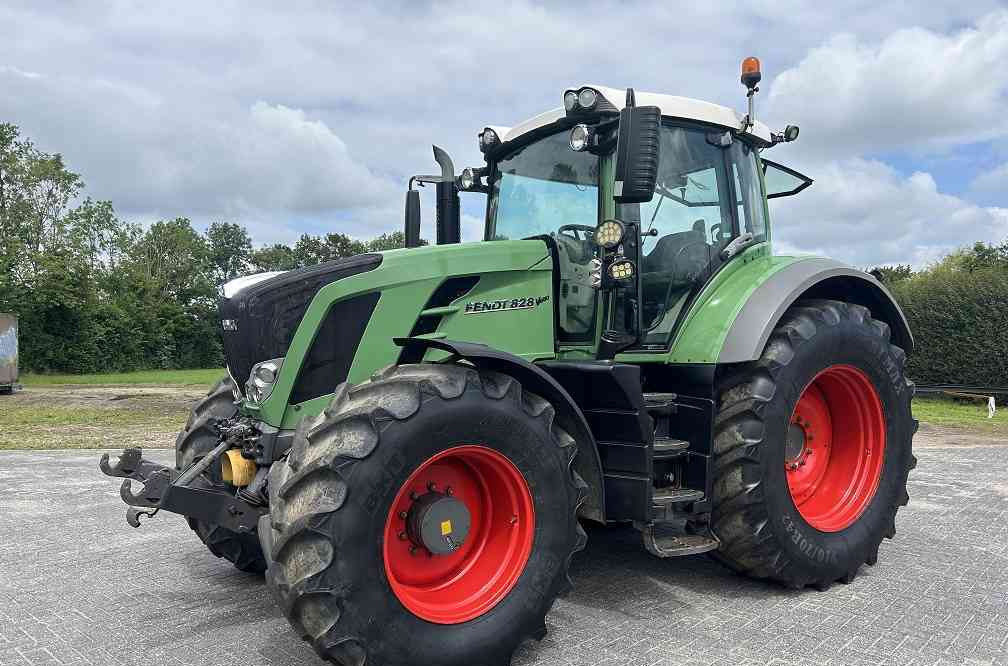 Fendt 828 vario profi scr - Tractor: foto 1 Fendt 828 vario profi scr - Tractor: foto 1