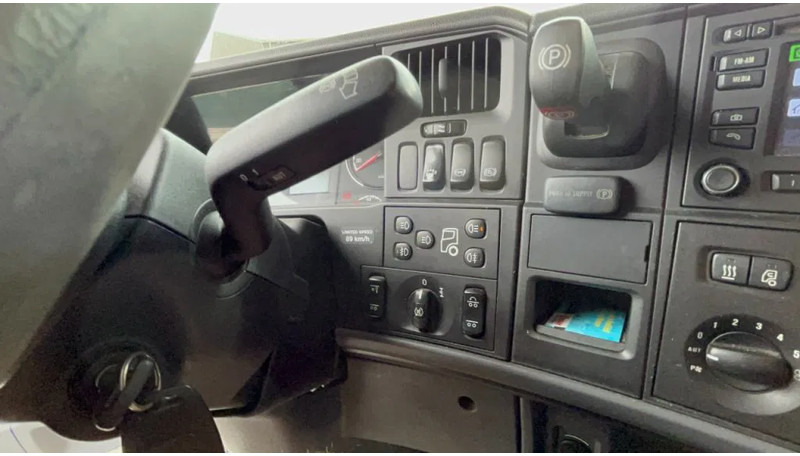 Scania R560 V8 Scania R560 V8 Manual 6x2 Boogie lift - Cabeza tractora: foto 3 Scania R560 V8 Scania R560 V8 Manual 6x2 Boogie lift - Cabeza tractora: foto 3