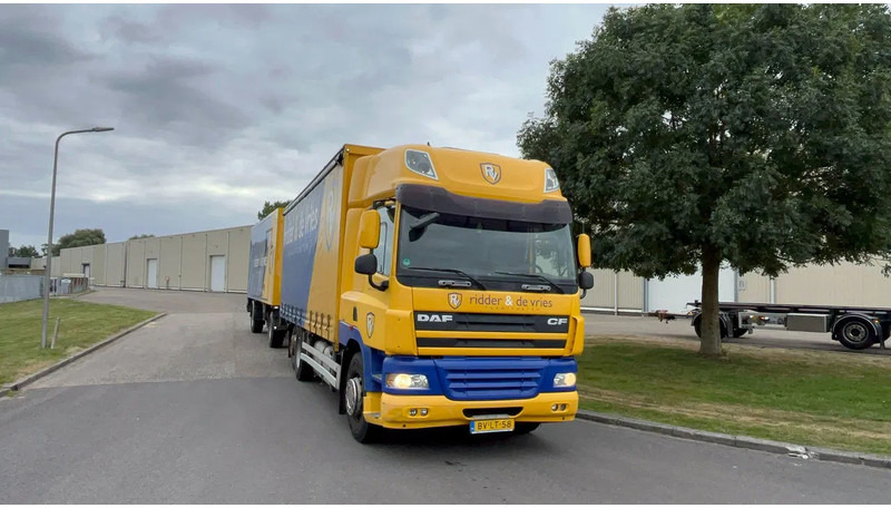 DAF CF 85.410 Schuifzijlen wagen 6x2 Daf CF85 - Camión caja cerrada: foto 2 DAF CF 85.410 Schuifzijlen wagen 6x2 Daf CF85 - Camión caja cerrada: foto 2