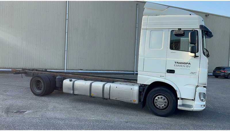 DAF XF 440 nette XF106 Chassis cabine - Camión chasis: foto 4 DAF XF 440 nette XF106 Chassis cabine - Camión chasis: foto 4