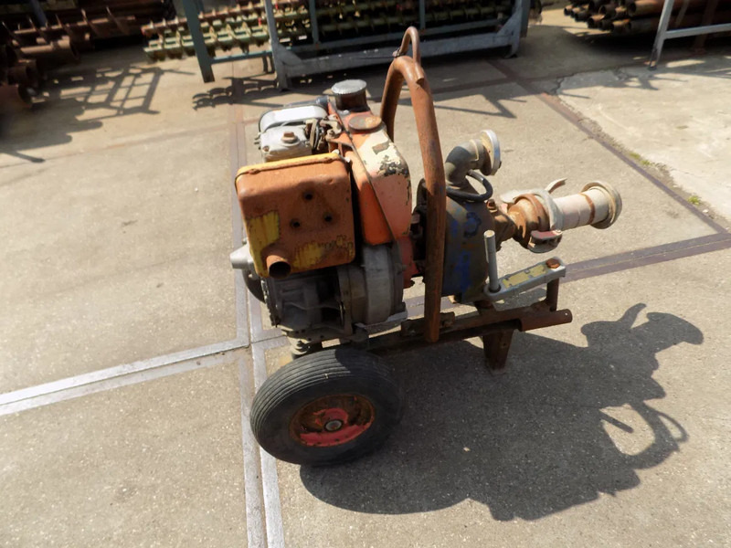 Diversen 1 cillinder hatz waterpomp merk wavo WAVO waterpomp 1 CILL HATZ - Bomba de agua: foto 1 Diversen 1 cillinder hatz waterpomp merk wavo WAVO waterpomp 1 CILL HATZ - Bomba de agua: foto 1