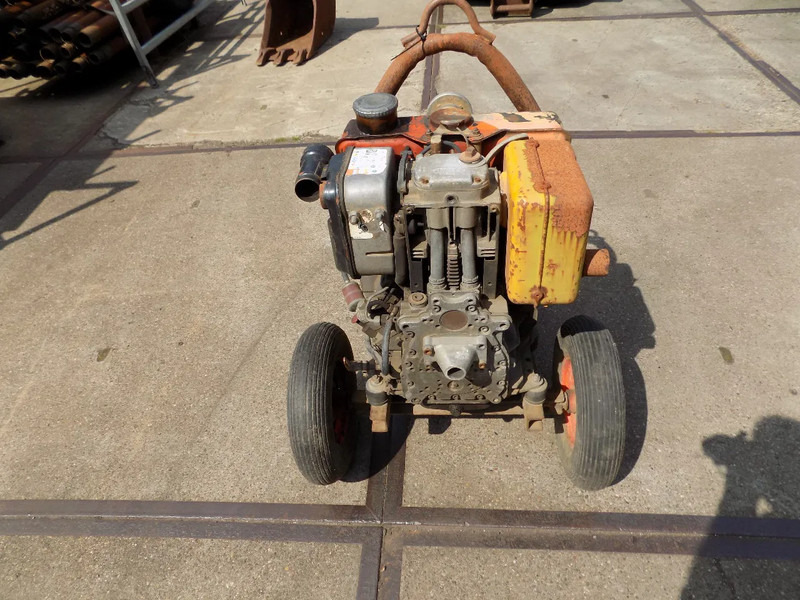 Diversen 1 cillinder hatz waterpomp merk wavo WAVO waterpomp 1 CILL HATZ - Bomba de agua: foto 2 Diversen 1 cillinder hatz waterpomp merk wavo WAVO waterpomp 1 CILL HATZ - Bomba de agua: foto 2