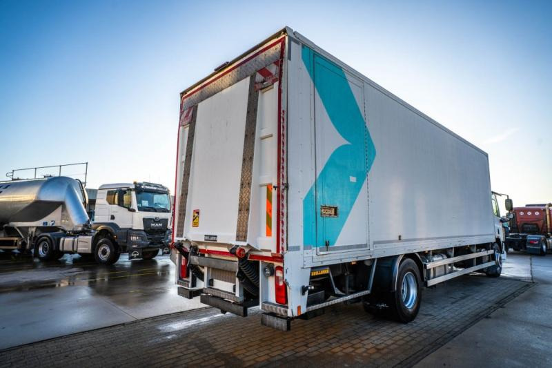 DAF CF 75.250 +DHOLLANDIA 2T. - Camión caja cerrada: foto 4 DAF CF 75.250 +DHOLLANDIA 2T. - Camión caja cerrada: foto 4